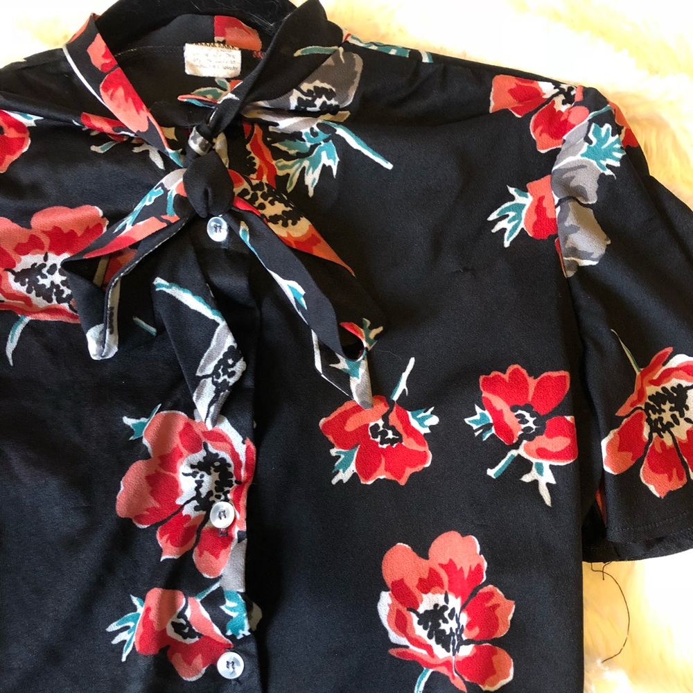 Floral Feminine Secretary Blouse / Small